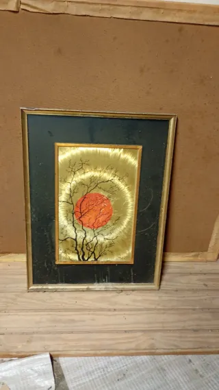 Cuadro antiguo árbol sol rojo