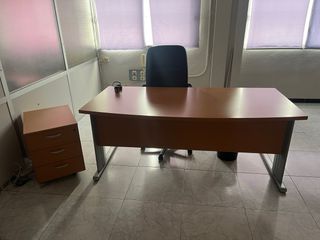 Mesa de despacho madera y metal