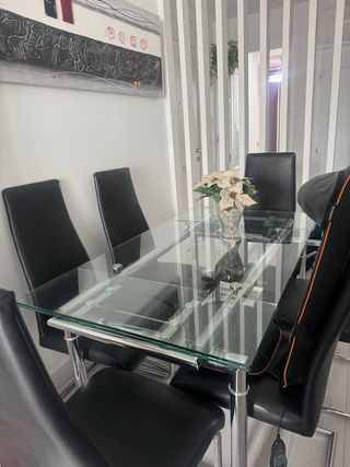 Mesa de comedor extensible de cristal y sillas 6