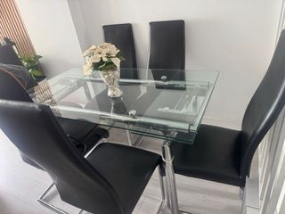 Mesa de comedor extensible de cristal y sillas 6