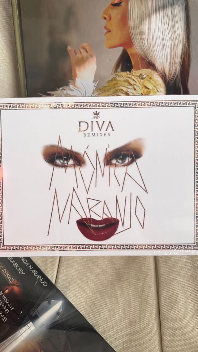 Lote MN Mónica Naranjo: Libro, CD, DVD, cassette