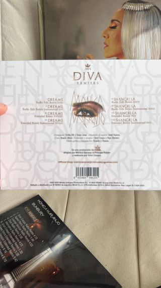 Lote MN Mónica Naranjo: Libro, CD, DVD, cassette