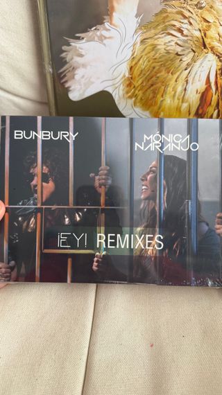 Lote MN Mónica Naranjo: Libro, CD, DVD, cassette