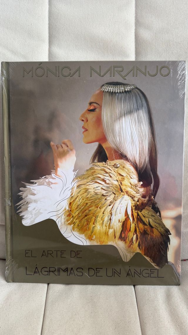 Lote MN Mónica Naranjo: Libro, CD, DVD, cassette