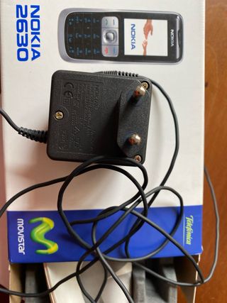 Caja y cargador Nokia 2630