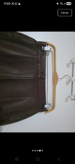 Falda midi de piel marrón