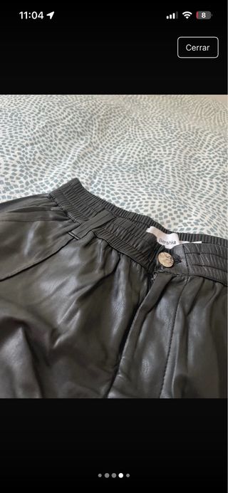 Pantalón de cuero negro