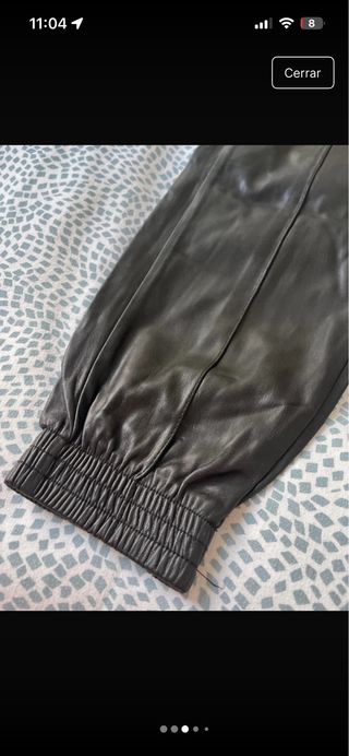 Pantalón de cuero negro