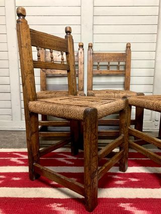 Juego de 4 Sillas Rústicas de Madera. Antiguas