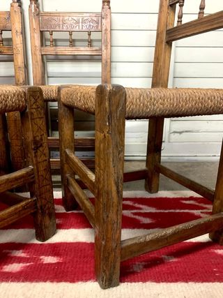 Juego de 4 Sillas Rústicas de Madera. Antiguas