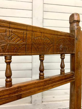 Juego de 4 Sillas Rústicas de Madera. Antiguas