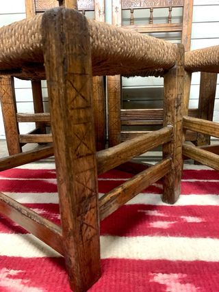Juego de 4 Sillas Rústicas de Madera. Antiguas
