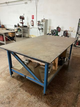 Mesa de trabajo robusta