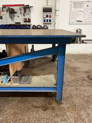 Mesa de trabajo robusta