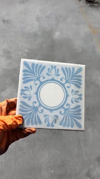 Azulejo antiguo azul y blanco