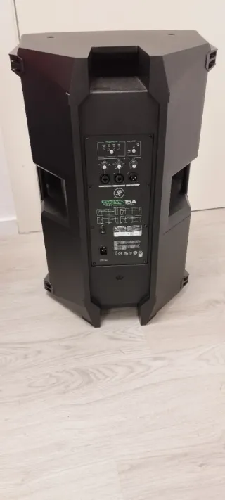 Mackie Thump15A + Behringer X18