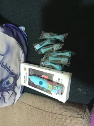 Cepillo eléctrico infantil con 6 cabezales