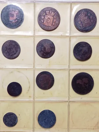 L02. Album con 125 monedas españolas y extranjeras