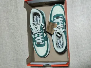 Nike Air Force 1 LV8 3 Verde/Blanco