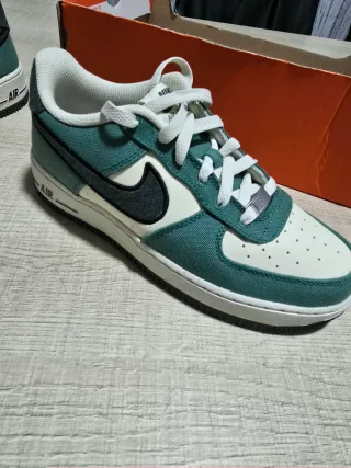 Nike Air Force 1 LV8 3 Verde/Blanco