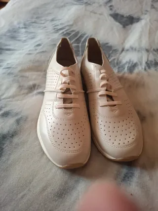 Zapatos Beige Perforados confort