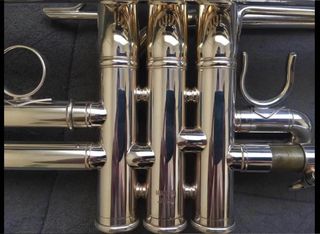 Trompeta Yamaha Custom Mib-Mi 9635