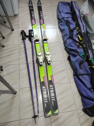 4 pares de esquis. atomic, 2 fishcher y rossignol