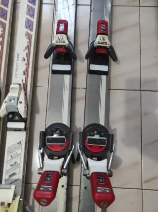 4 pares de esquis. atomic, 2 fishcher y rossignol