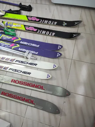 4 pares de esquis. atomic, 2 fishcher y rossignol