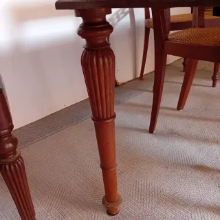 Mesa comedor y 6 sillas madera y ratán