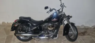 Moto Cruiser Negra y Plateada Kawasaki vulcan 800