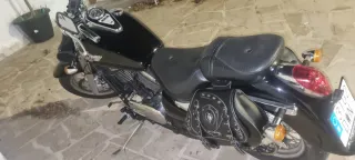 Moto Cruiser Negra y Plateada Kawasaki vulcan 800