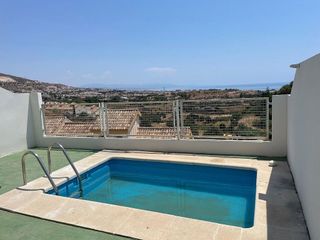 Casa adosada en alquiler en Zona el Higuerón en Benalmádena