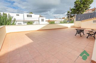 Chalet en venta en La Granja-La Colina-Los Pastores en Algeciras