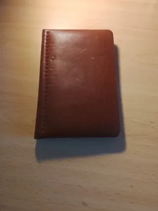 Carpeta de piel marrón