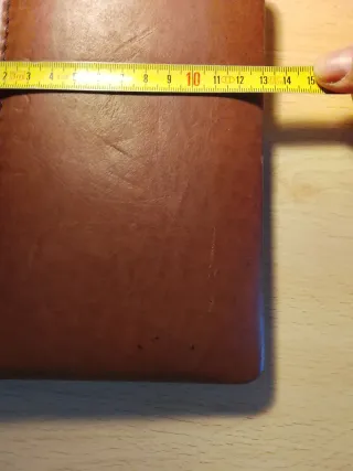 Carpeta de piel marrón