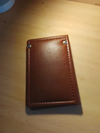 Carpeta de piel marrón