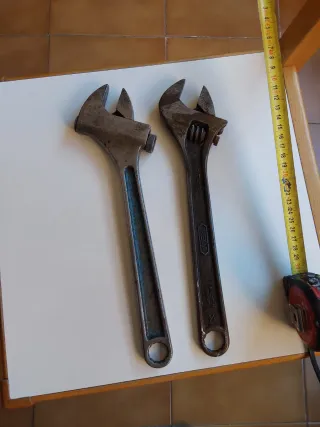 DOS LLAVES INGLESAS ANTIGUAS