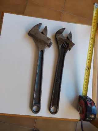 DOS LLAVES INGLESAS ANTIGUAS