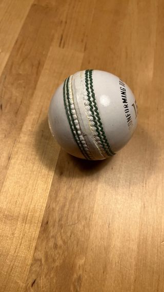 Pelotas de Cricket Super Test (Pack)
