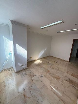 Oficina en alquiler en Playa Bajadilla - Puertos en Marbella