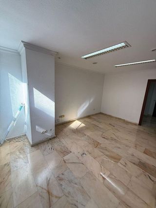 Oficina en alquiler en Playa Bajadilla - Puertos en Marbella