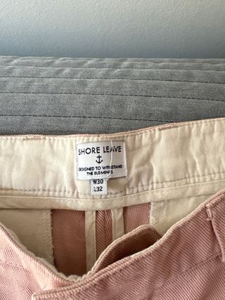 Pantalón chino rosa deshilachado