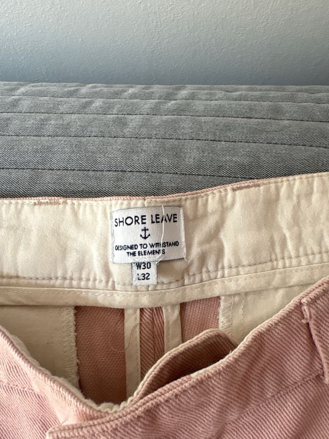 Pantalón chino rosa deshilachado