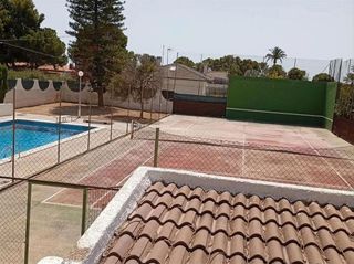 Chalet en venta en Peña de las Águilas en Elche