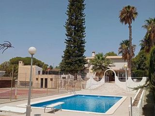 Chalet en venta en Peña de las Águilas en Elche