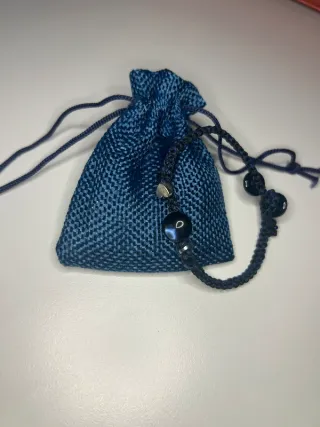 Braccialetto con bottoni e sacchetto