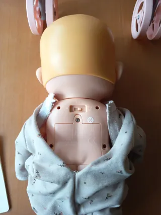 Muñeco interactivo con carrito