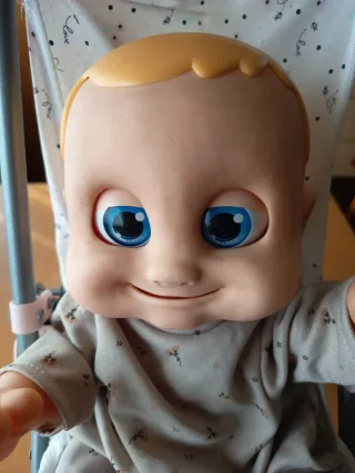 Muñeco interactivo con carrito