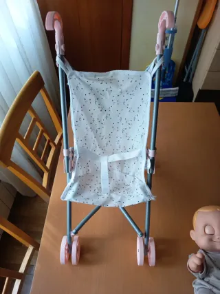 Muñeco interactivo con carrito